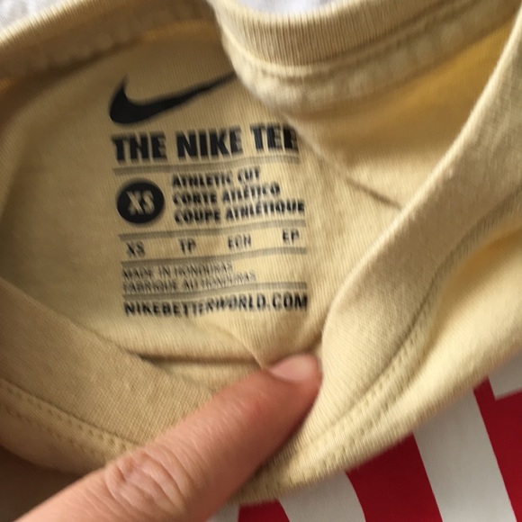 Nike pastel yellow tshirt - Picture 3 of 3